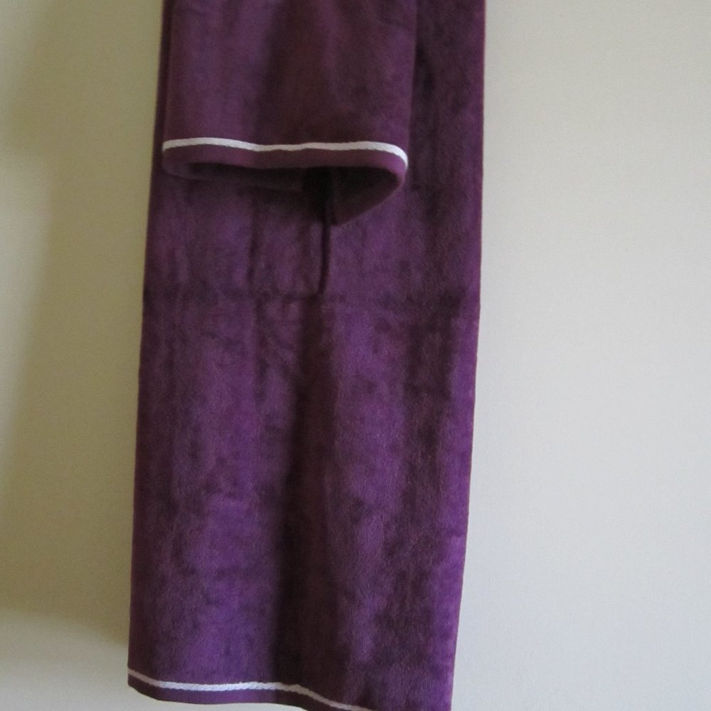 Juicy Couture Purple Shower & Hand Towel Bathroom (2 Pieces), NEW - Picture 3 of 4